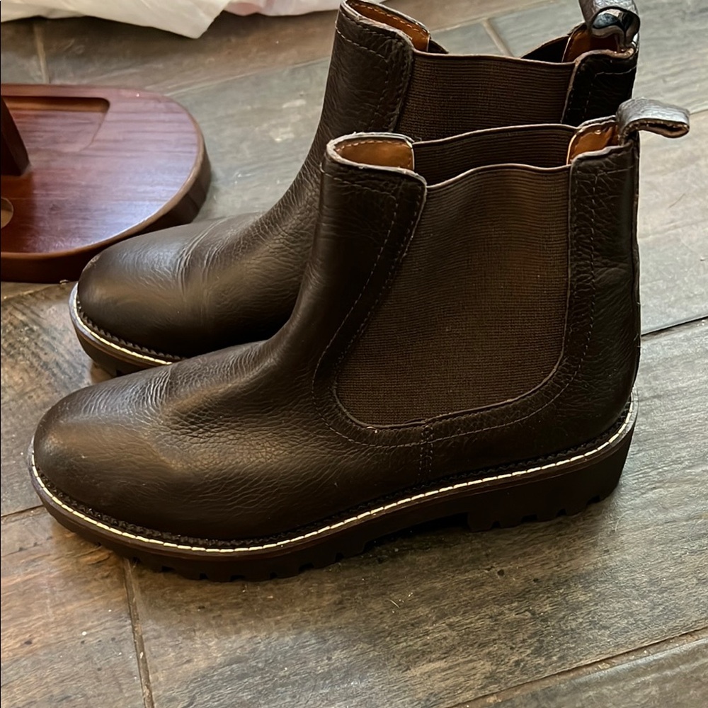 Women’s Caslon brown Leather Chelsea Boots